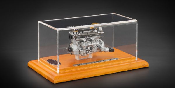 Alfa Romeo 8C 2900 B Motor mit Vitrine – Bild 2