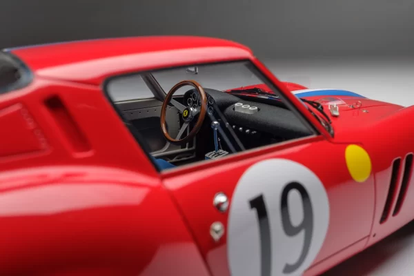 Ferrari 250 GTO M5903 00014 4000x2677 crop center scaled