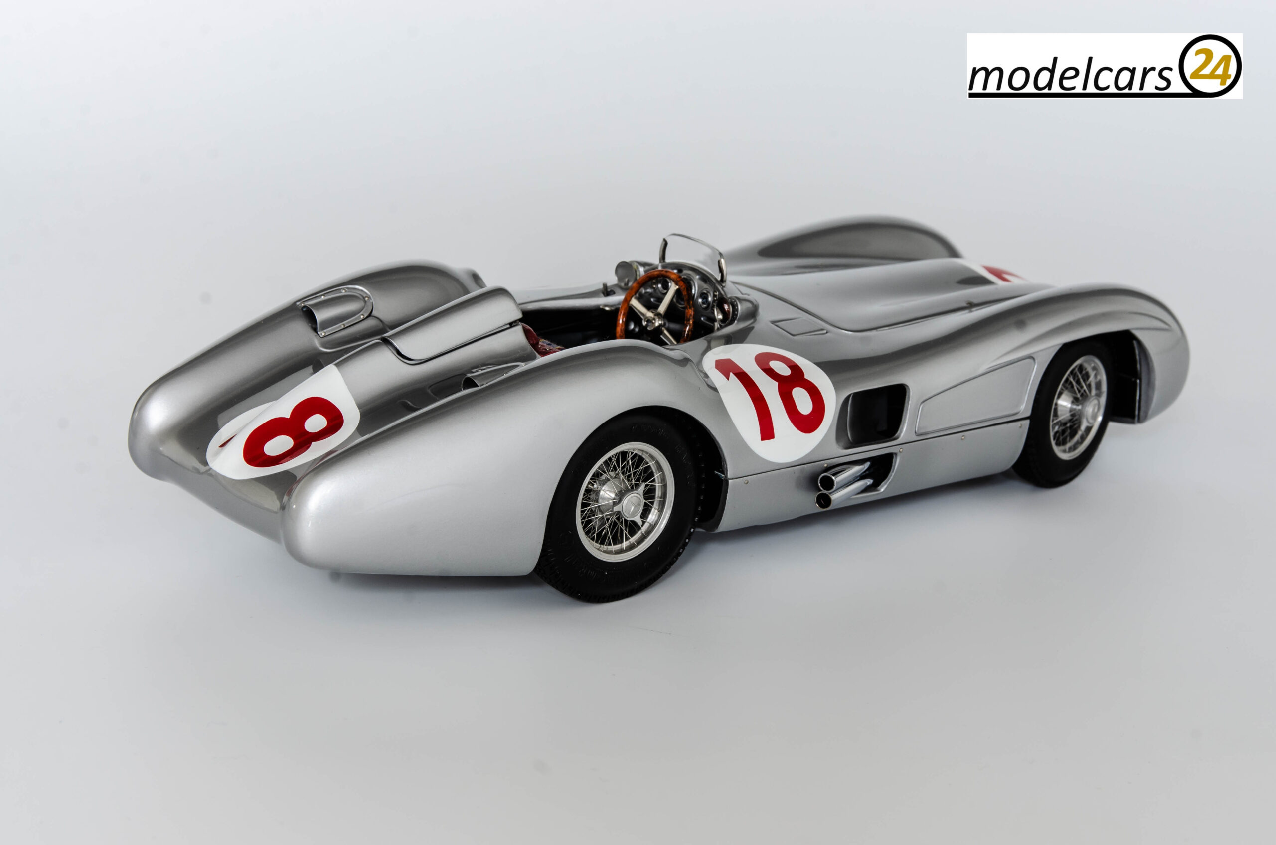 CMC1/18 MERCEDES-BENZ STREAMLINER - ミニカー