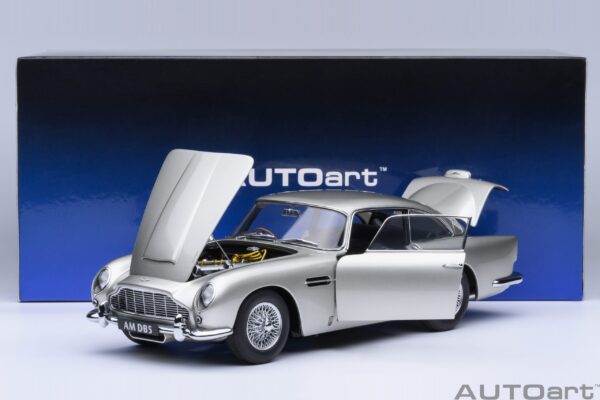 AUTOart 1/18  Aston Martin DB5 1964 (birch silver)