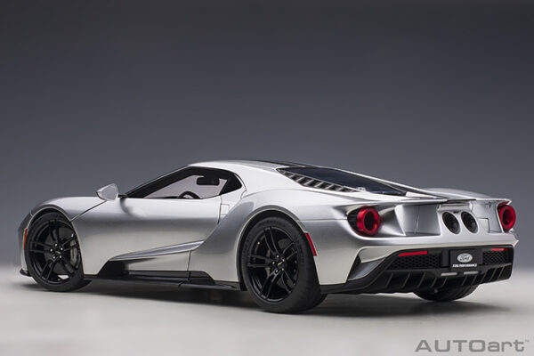 AUTOart 1:12 Ford GT 2017 (ingot silver:black stripes)