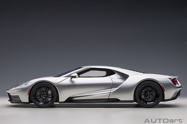 AUTOart 1:12 Ford GT 2017 (ingot silver:black stripes)