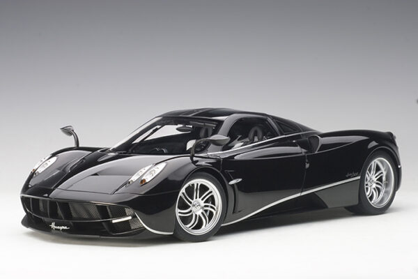 AUTOart 1:12 Pagani Huayra (glossy black:silver stripes: