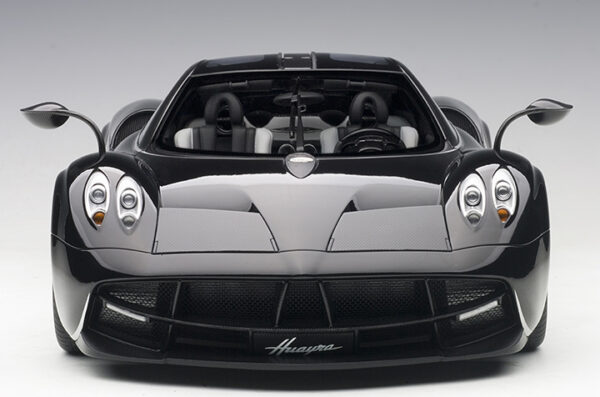 AUTOart 1:12 Pagani Huayra (glossy black:silver stripes: