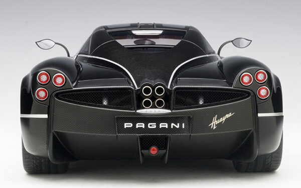 AUTOart 1:12 Pagani Huayra (glossy black:silver stripes: