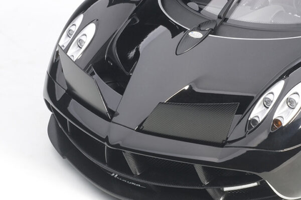 AUTOart 1:12 Pagani Huayra (glossy black:silver stripes: