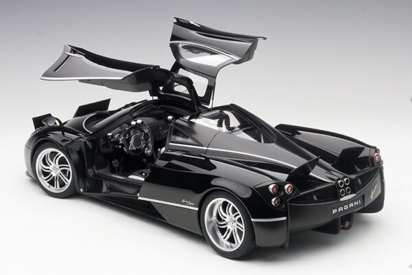 AUTOart 1:12 Pagani Huayra (glossy black:silver stripes: