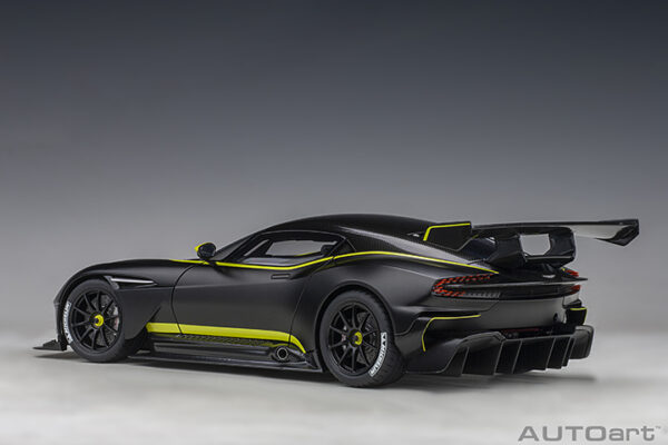 AUTOart Aston Martin Vulcan 2015 (mattblack:lime green stripes)