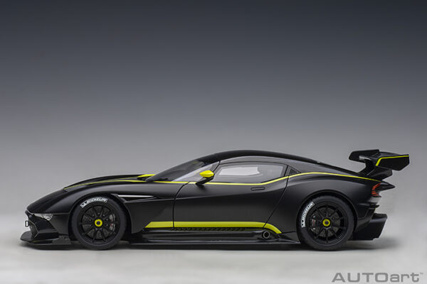 AUTOart Aston Martin Vulcan 2015 (mattblack:lime green stripes)