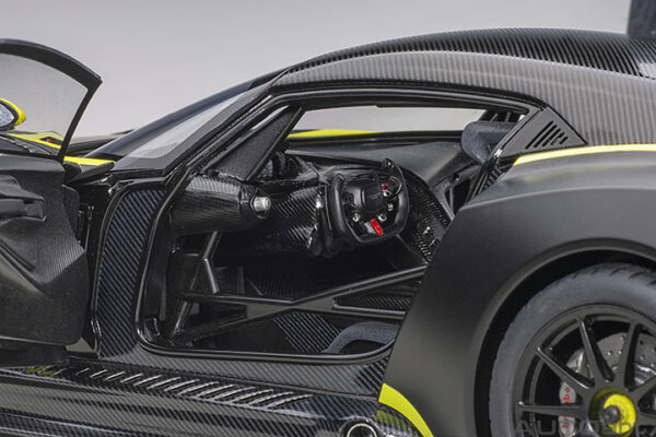 AUTOart Aston Martin Vulcan 2015 (mattblack:lime green stripes)