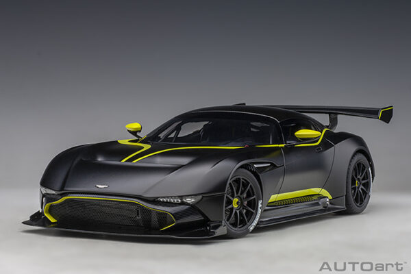 AUTOart Aston Martin Vulcan 2015 (mattblack:lime green stripes)