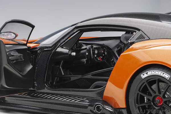 AUTOart Aston Martin Vulcan 2015 (madagascar orange)