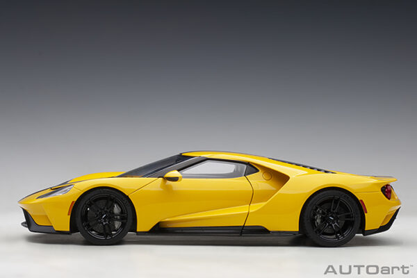 AUTOart Ford GT 2017 (triple yellow: black stripes) (composite