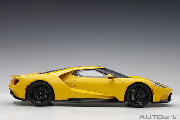 AUTOart Ford GT 2017 (triple yellow: black stripes) (composite