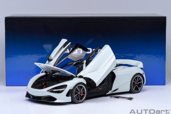 Autoart McLaren 720S (Silica White)