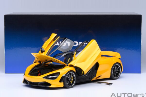 Autoart McLAREN 720S (VOLCANO YELLOW)