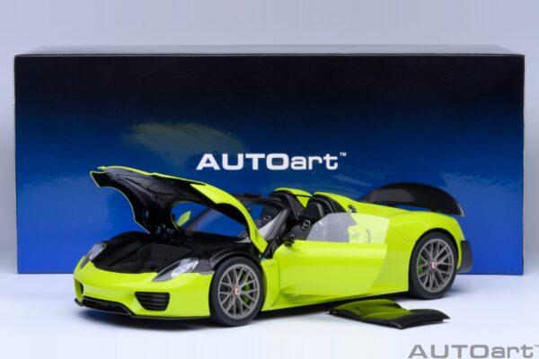 AUTOart Porsche 918 Spyder Weissach Package (Acid Green)