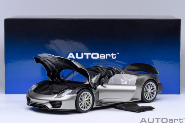 AUTOart Porsche 918 Spyder Weissach Package (Liquid Metal Silver)