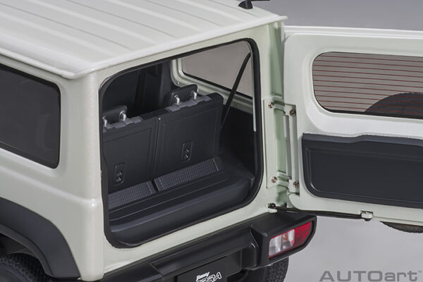 AUTOart Suzuki Jimny (JB74) SIERRA (pure white pearl)