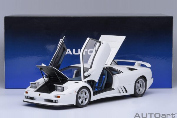 Autoart Lamborghini Diablo SE JOTA (Impact White)