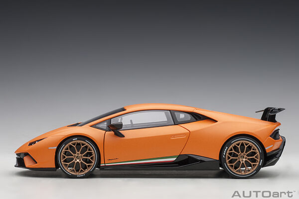 AUTOart Lamborghini Huracán Performante 2017 (arancio