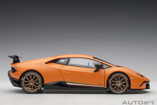 AUTOart Lamborghini Huracán Performante 2017 (arancio