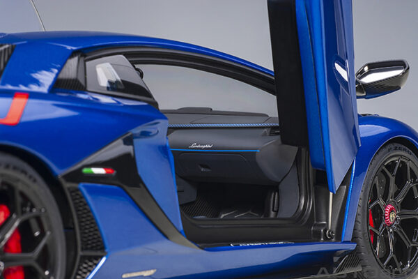 AUTOart Lamborghini Aventador SVJ 2019 (blu Nethuns : metallic blue)