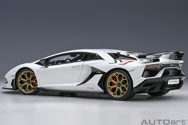 AUTOart Lamborghini Aventador SVJ 2019 (BIANCO ASOPO:METALLIC WHITE)