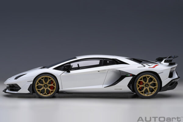 AUTOart Lamborghini Aventador SVJ 2019 (BIANCO ASOPO:METALLIC WHITE)