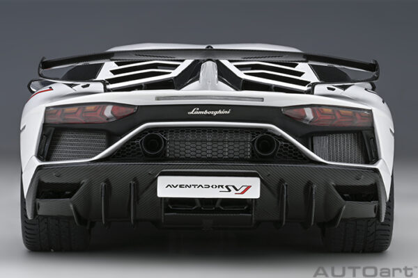 AUTOart Lamborghini Aventador SVJ 2019 (BIANCO ASOPO:METALLIC WHITE)