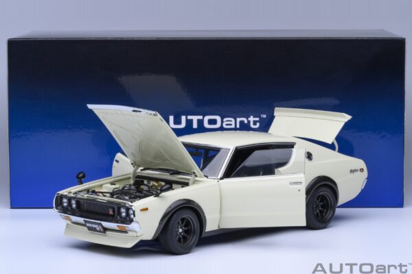 AUTOart Nissan Skyline 2000 GT-R (KPGC110) Tuned version (White)