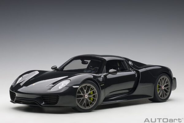 AUTOart Porsche 918 Spyder Weissach Package (Basaltschwarzmetallic) 1:12 – Bild 17