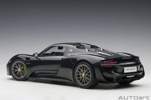 AUTOart Porsche 918 Spyder Weissach Package (Basaltschwarzmetallic) 1:12 – Bild 15