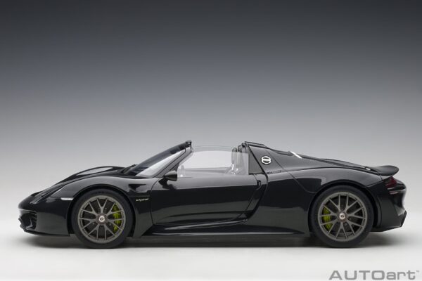 AUTOart Porsche 918 Spyder Weissach Package (Basaltschwarzmetallic) 1:12 – Bild 14