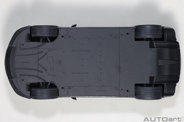 AUTOart Porsche 918 Spyder Weissach Package (Basaltschwarzmetallic) 1:12 – Bild 9