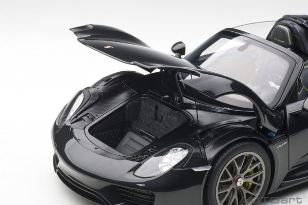 AUTOart Porsche 918 Spyder Weissach Package (Basaltschwarzmetallic) 1:12 – Bild 5