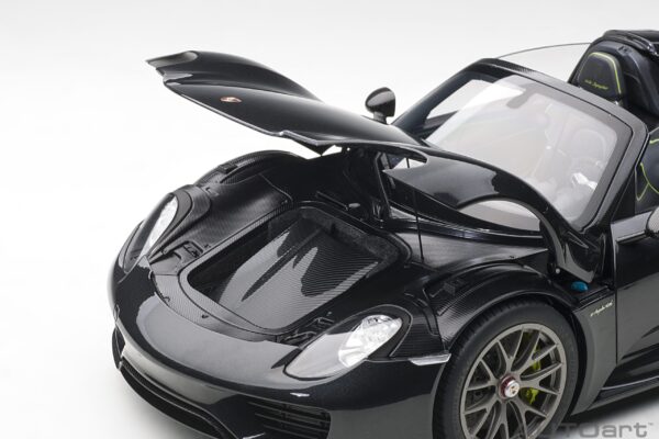 AUTOart Porsche 918 Spyder Weissach Package (Basaltschwarzmetallic) 1:12 – Bild 6