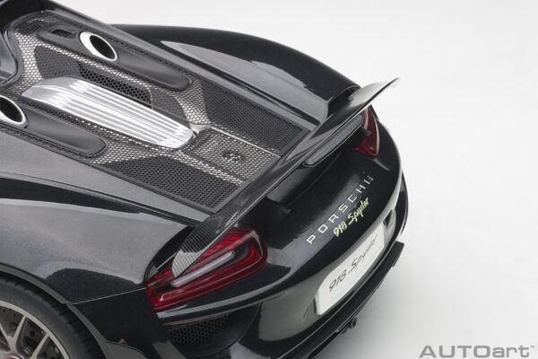 AUTOart Porsche 918 Spyder Weissach Package (Basaltschwarzmetallic) 1:12 – Bild 3