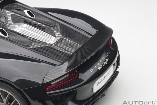 AUTOart Porsche 918 Spyder Weissach Package (Basaltschwarzmetallic) 1:12 – Bild 4