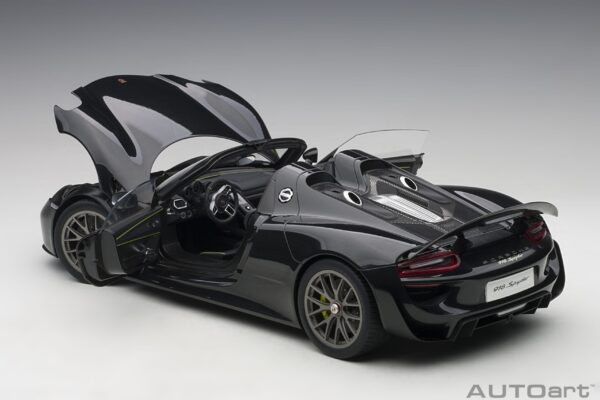 AUTOart Porsche 918 Spyder Weissach Package (Basaltschwarzmetallic) 1:12 – Bild 2