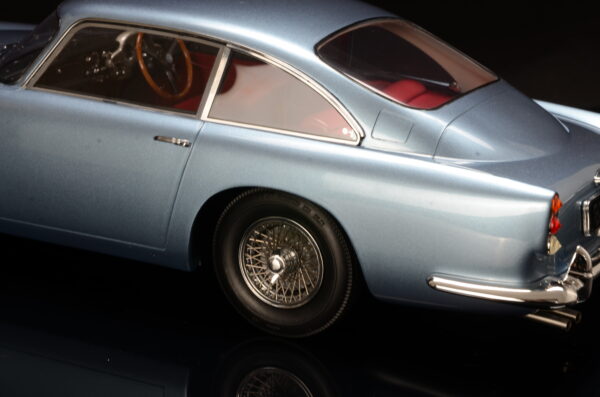 12Art Aston Martin DB4 blue 1962 1:12 – Bild 4